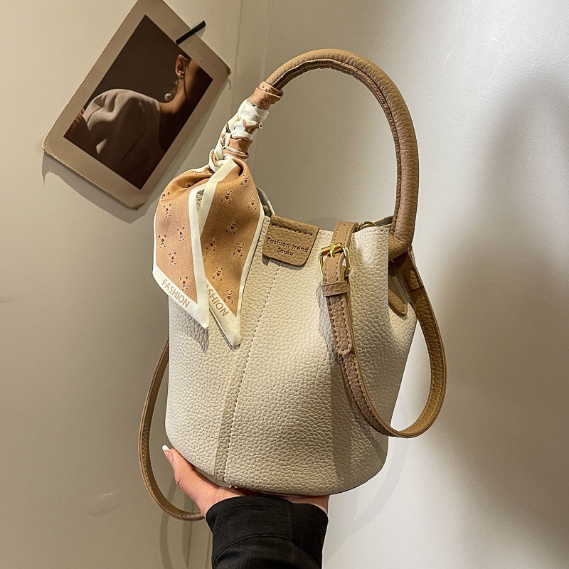 PU 스레드 걸쇠 내부 지퍼 포켓 숄더백, 패션 솔리드 - Women Bags Discount 리뷰 및 가격