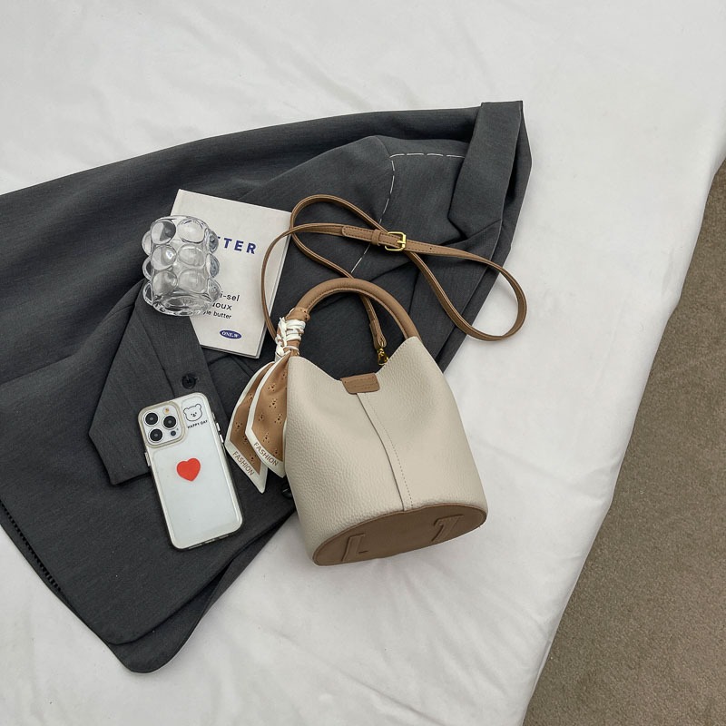 PU 스레드 걸쇠 내부 지퍼 포켓 숄더백, 패션 솔리드 - Women Bags Discount 리뷰 및 가격
